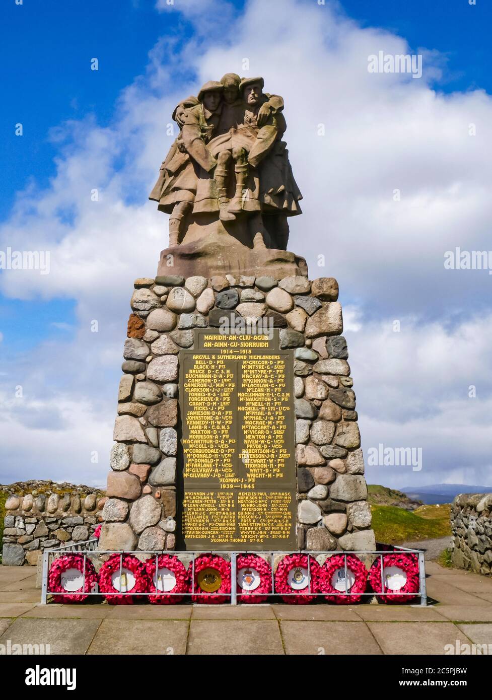 Argyll & Sutherland Highlanders war Memorial mit Namen von toten Soldaten in Weltkriegen, Oban, Schottland, Großbritannien Stockfoto