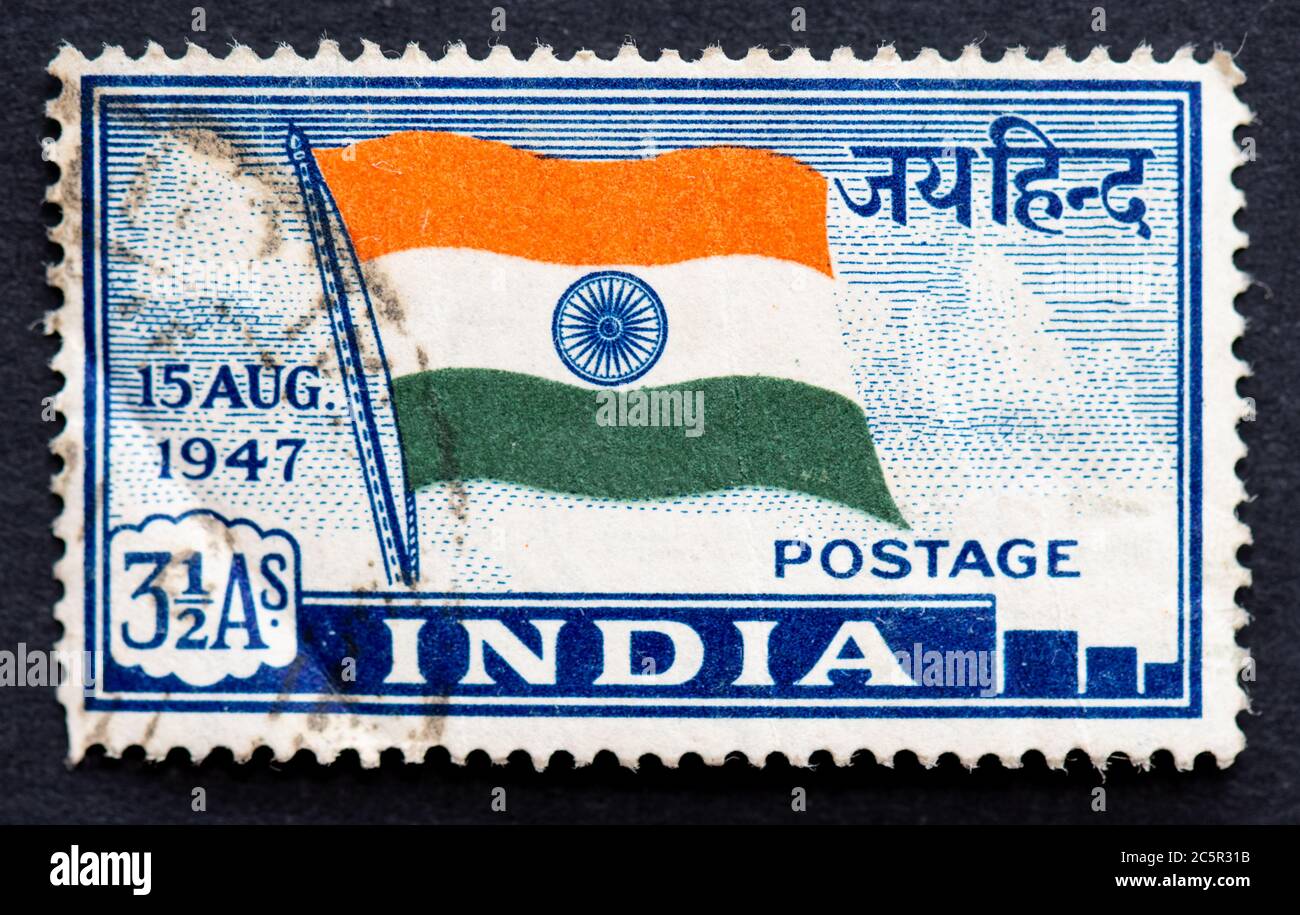 Indische Unabhängigkeitsmarke mit der indischen Flagge - die erste unabhängige indische Briefmarke, die im August 1947 ausgegeben wurde Stockfoto