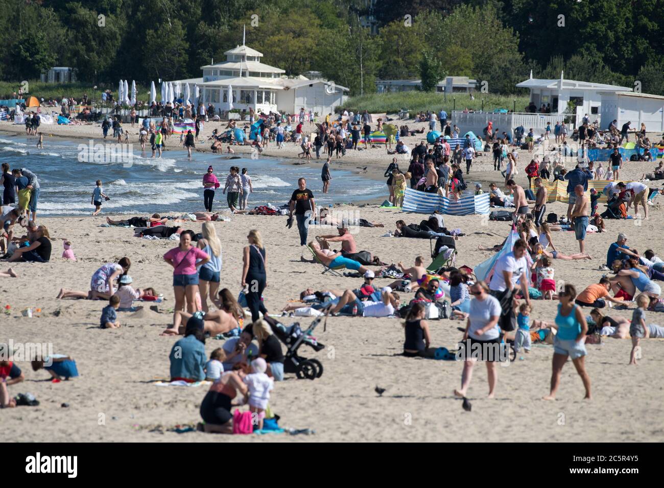 Heißer Tag an einem überfüllten Strand in Sopot, Polen. 14. Juni 2020 © Wojciech Strozyk / Alamy Stock Photo Stockfoto