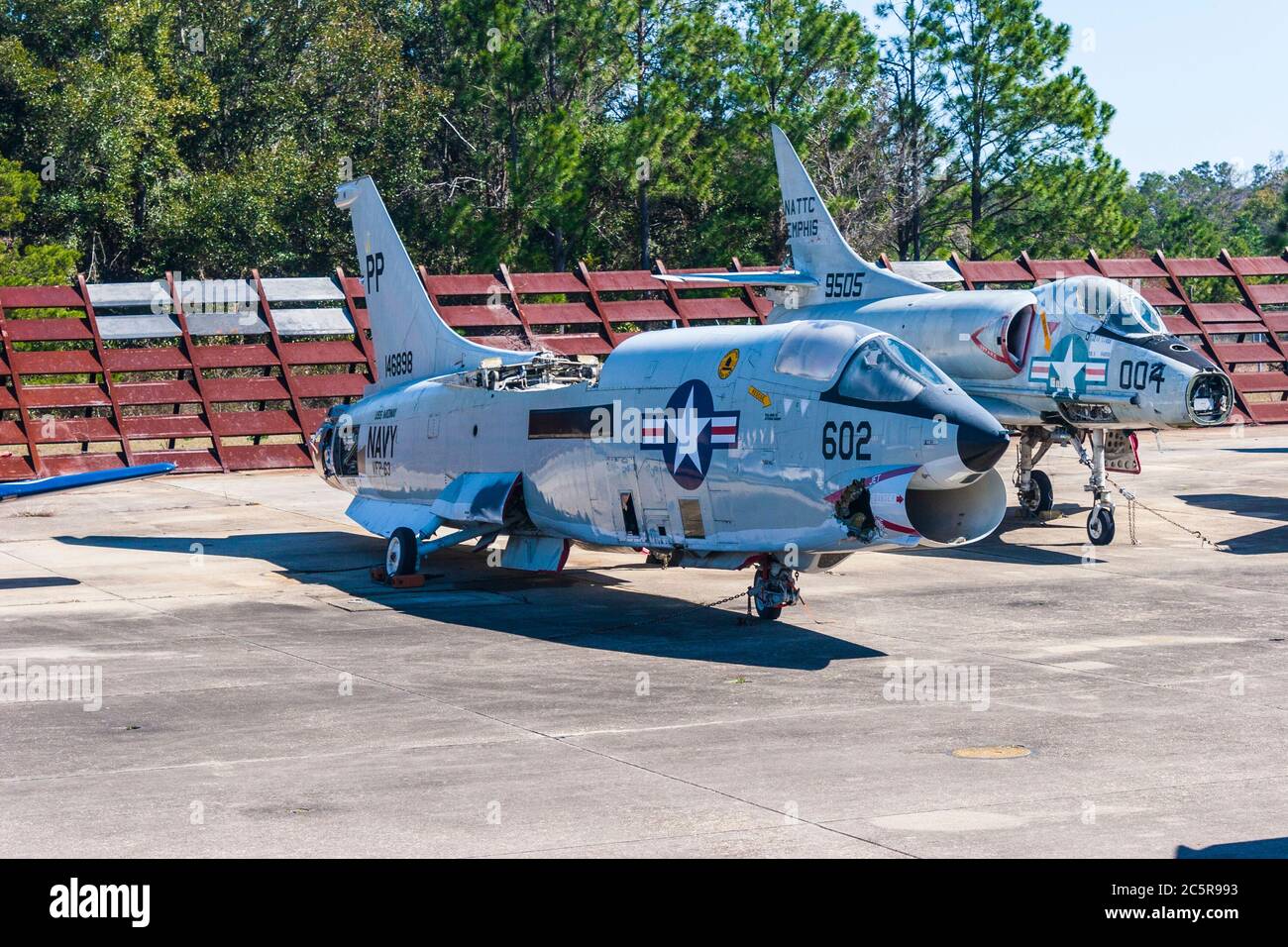 Vought F-8 Crusader im Naval Air Museum in Pensacola, Florida - Heimat der Blue Angels. Stockfoto