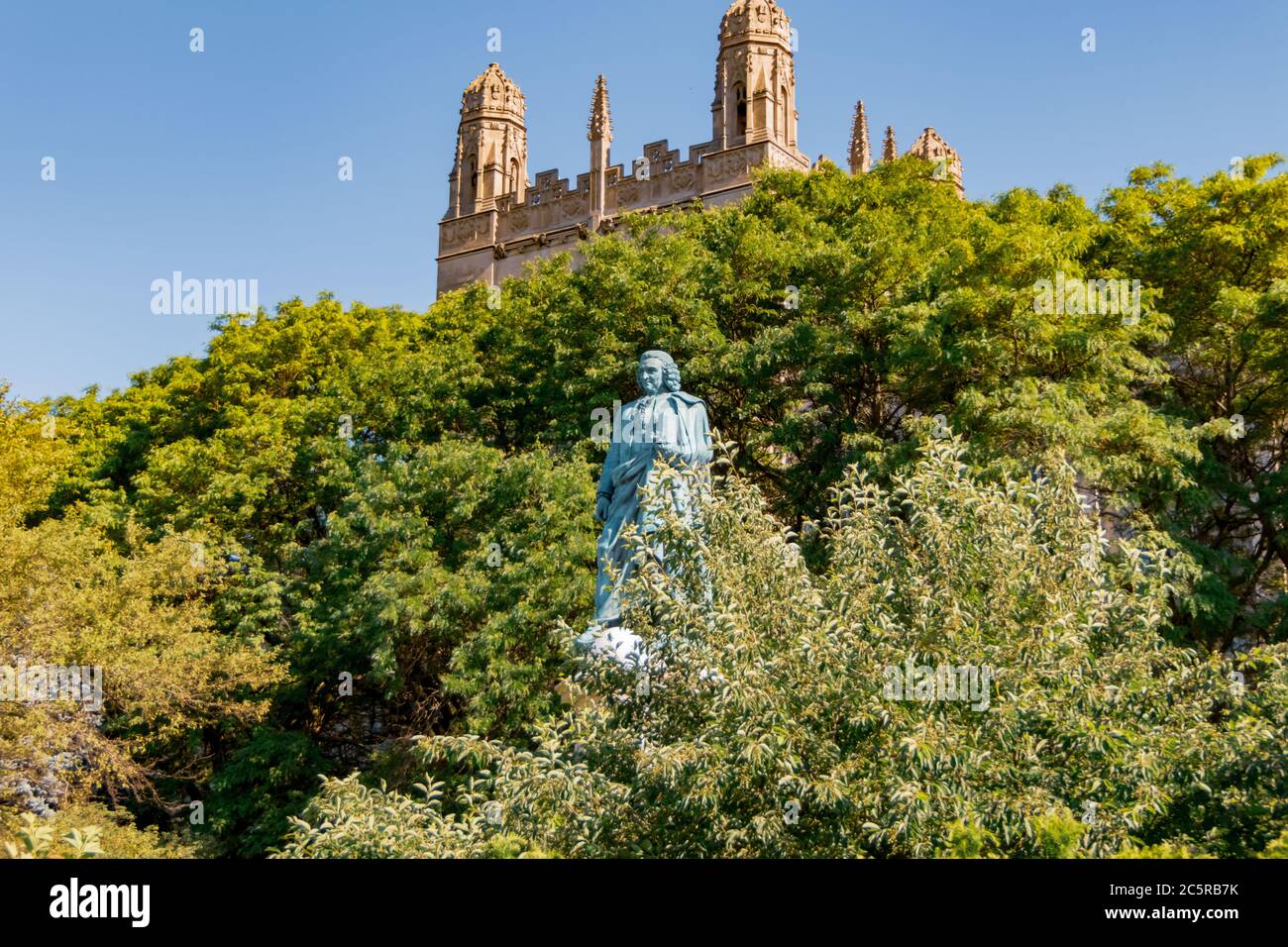 Carl von Linné Denkmal auf der Midway Plaisance am Campus der Universität Chicago - Vater der modernen Taxonomie. Stockfoto