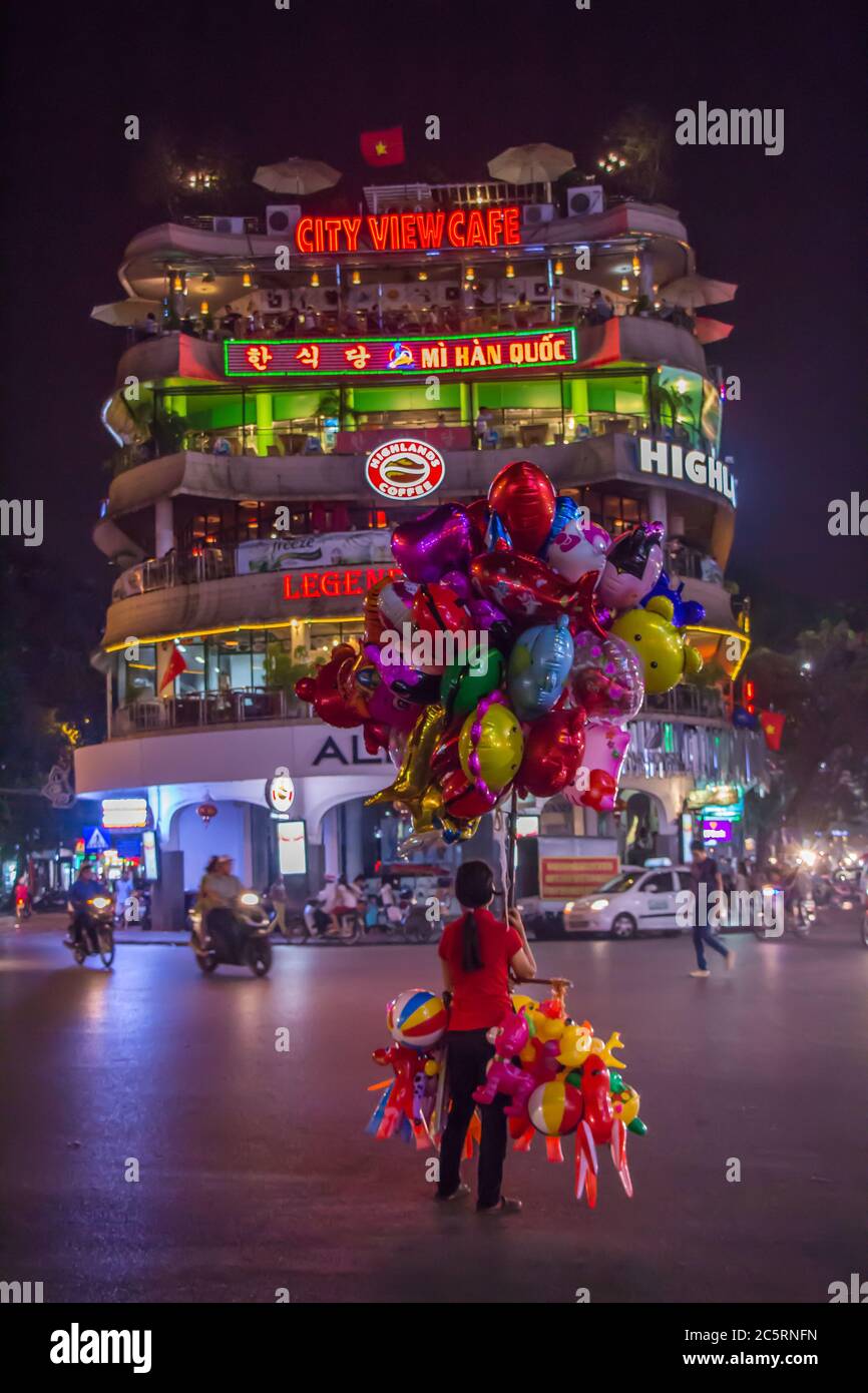 Ein eineinäugiger Ballon auf dem Dong Kinh Nghia Thuc Square, Hanoi, Vietnam. Stockfoto