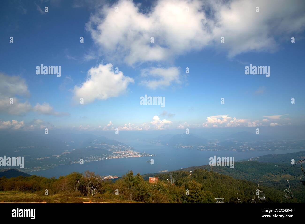 Landschaftlich schöner Blick auf den Lago Maggiore mit den Borromäischen Inseln Stockfoto