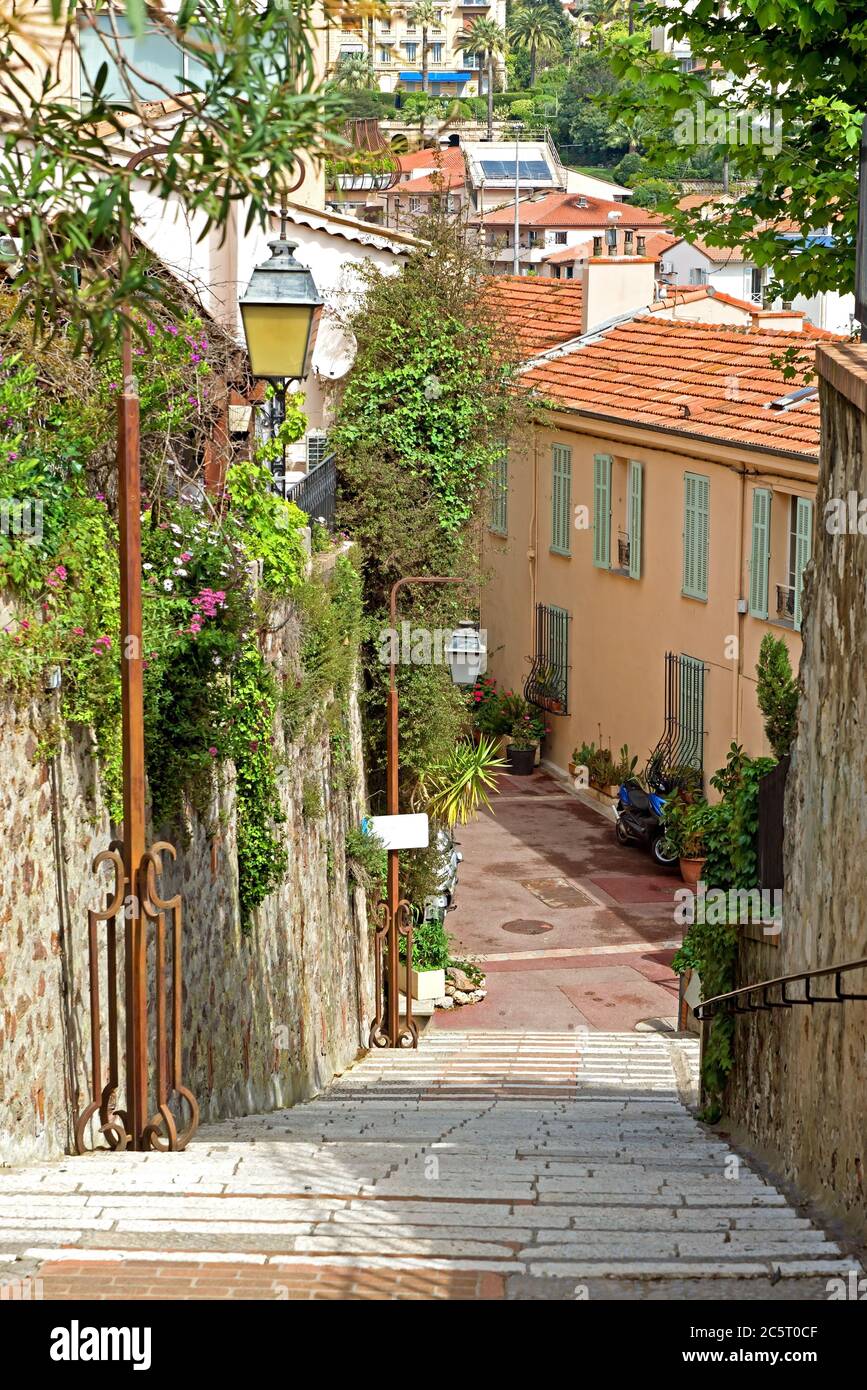 Altstadt im historischen Zentrum von Cannes, Frankreich. Cannes ist eine Stadt an der französischen Riviera. Stadt von den Römern im Jahr 42 v. Chr. gegründet. Stockfoto