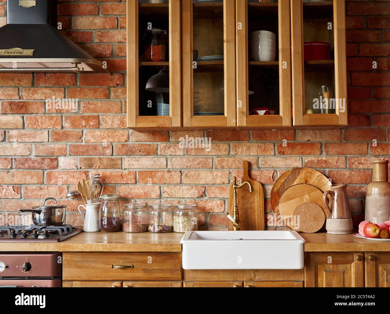 Küche Hintergrund Interieur Stil skandinavischen mit Glas Gläser und Herd. Stockfoto