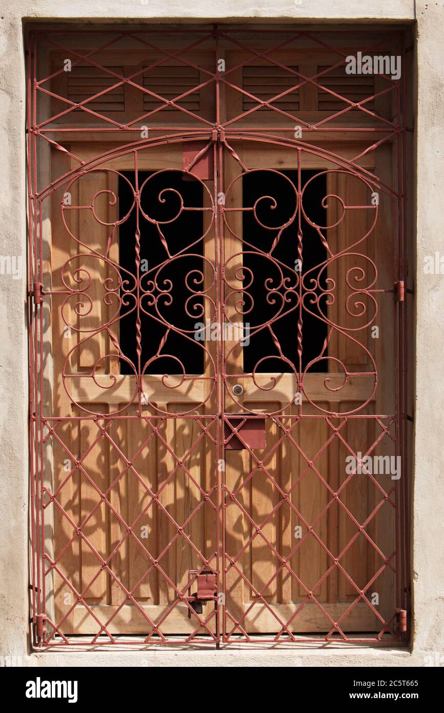 Grill auf einem Haus in Camaguey in Kuba, Karibik, Amerika Stockfoto