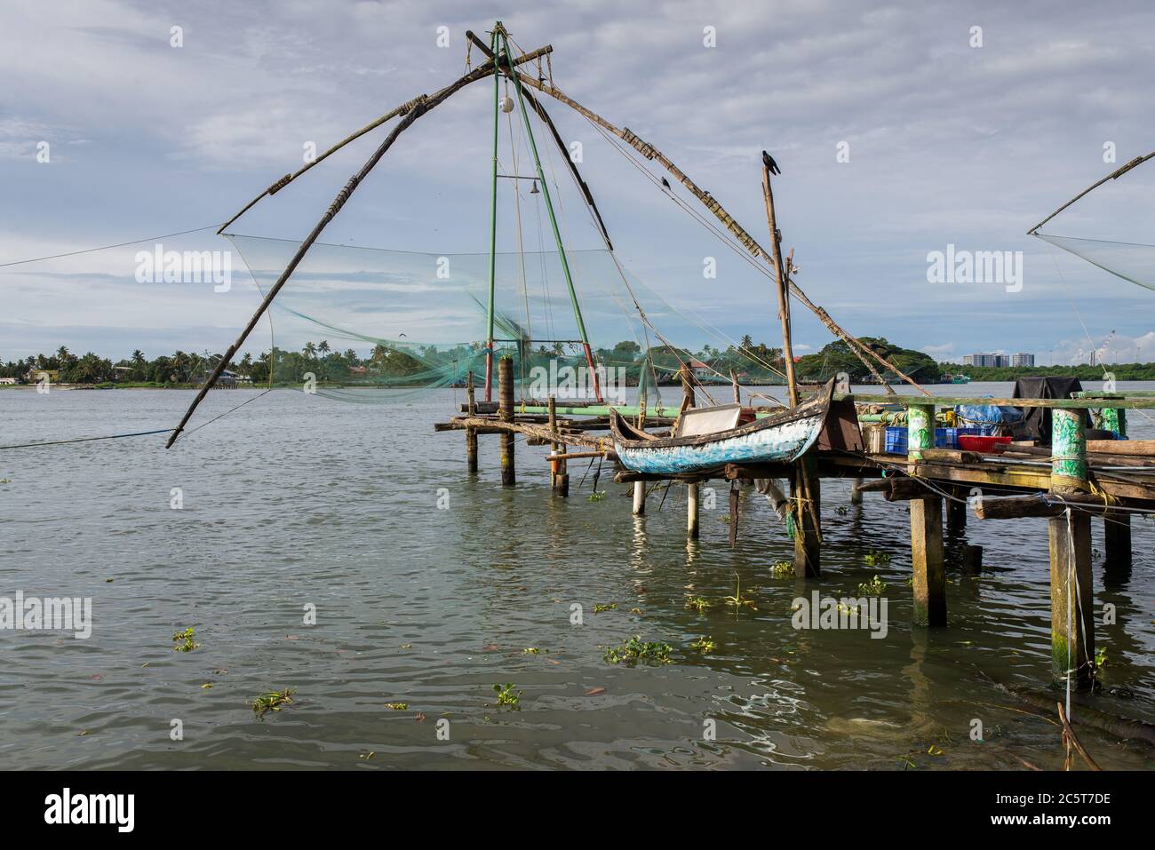 Traditionelle Fischernetze in Fort Cochin, Kerala, Indien Stockfoto