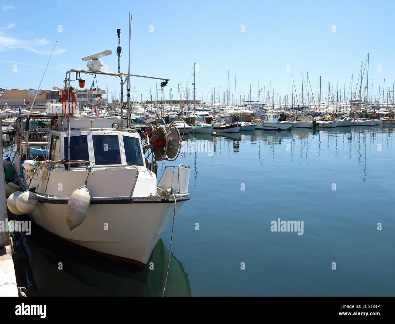 Yachten im Hafen (Port Le Vieux) in Cannes, Frankreich. Stockfoto