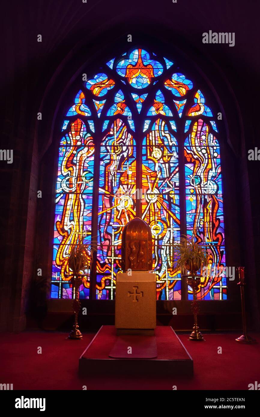 Buntglasfenster in der Black Abbey in Kilkenny, Irland Stockfoto