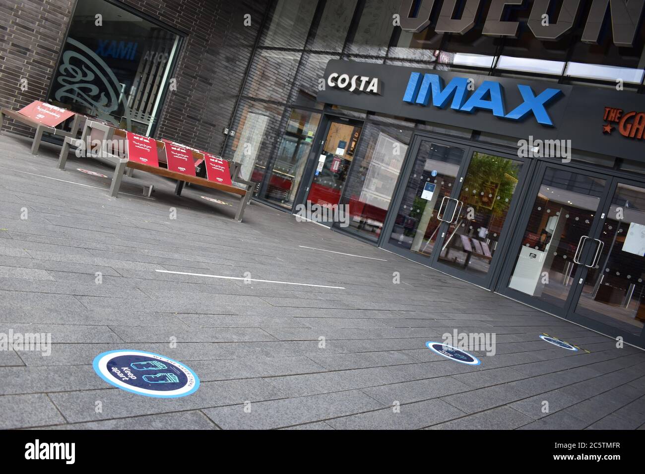 Soziale Distanzierung im Odeon-Kino im MK1 Shopping Park, Milton Keynes Stockfoto