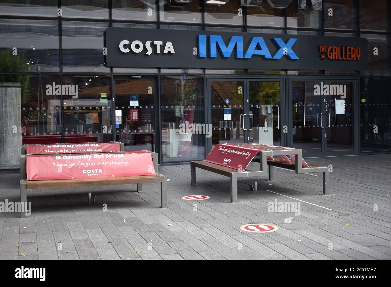 Soziale Distanzierung im Odeon-Kino im MK1 Shopping Park, Milton Keynes Stockfoto