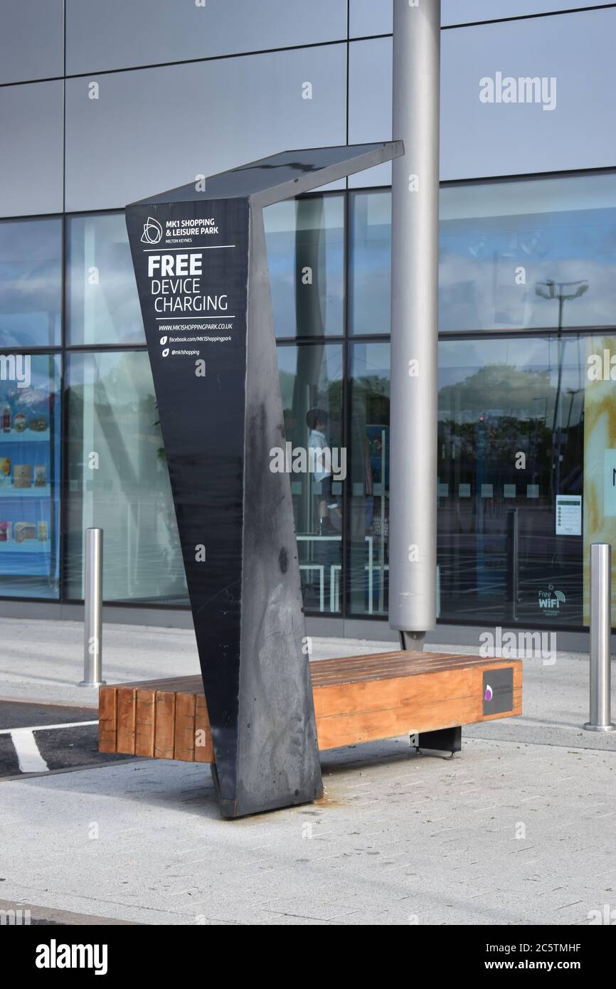 Wi-Fi-Ladestation im MK1 Shopping and Leisure Park, Milton Keynes. Stockfoto