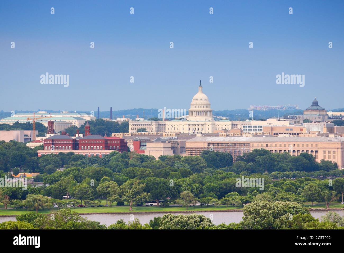 Skyline von Washington D.C. mit dem US National Capitol und dem Potomac River. Stockfoto