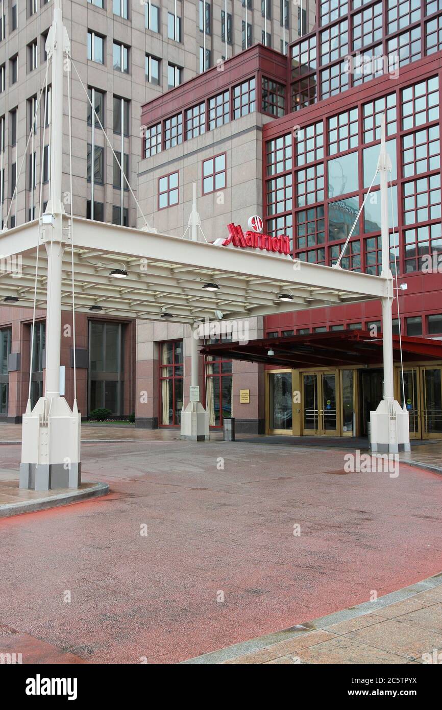 CLEVELAND, USA - 29. JUNI 2013: Marriott Hotel Außenansicht in Cleveland. Marriott International ist eines der größten Unternehmen der Welt. Stockfoto