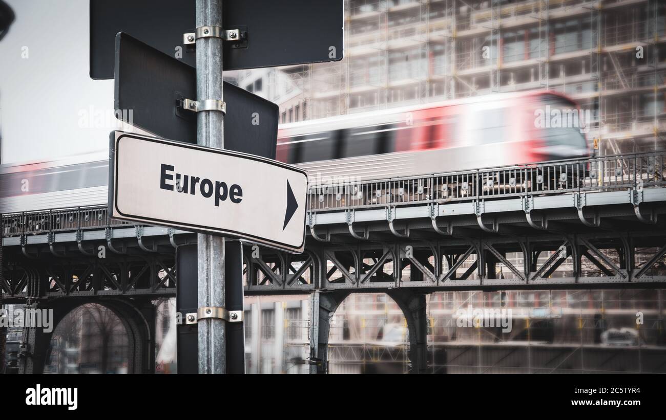 Straßenschild Richtung Weg nach Europa Stockfoto
