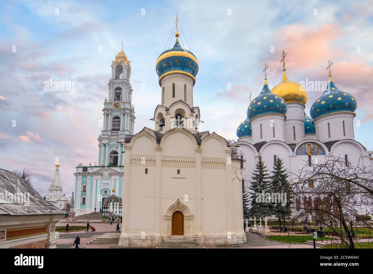 Sergijew Posad, Russland. Die Heilige Dreifaltigkeit St. Sergius Lavra. Sergiev Posad Kreml. Das russische Kloster und das geistige Zentrum. Russische Orthodoxe Kirche Stockfoto