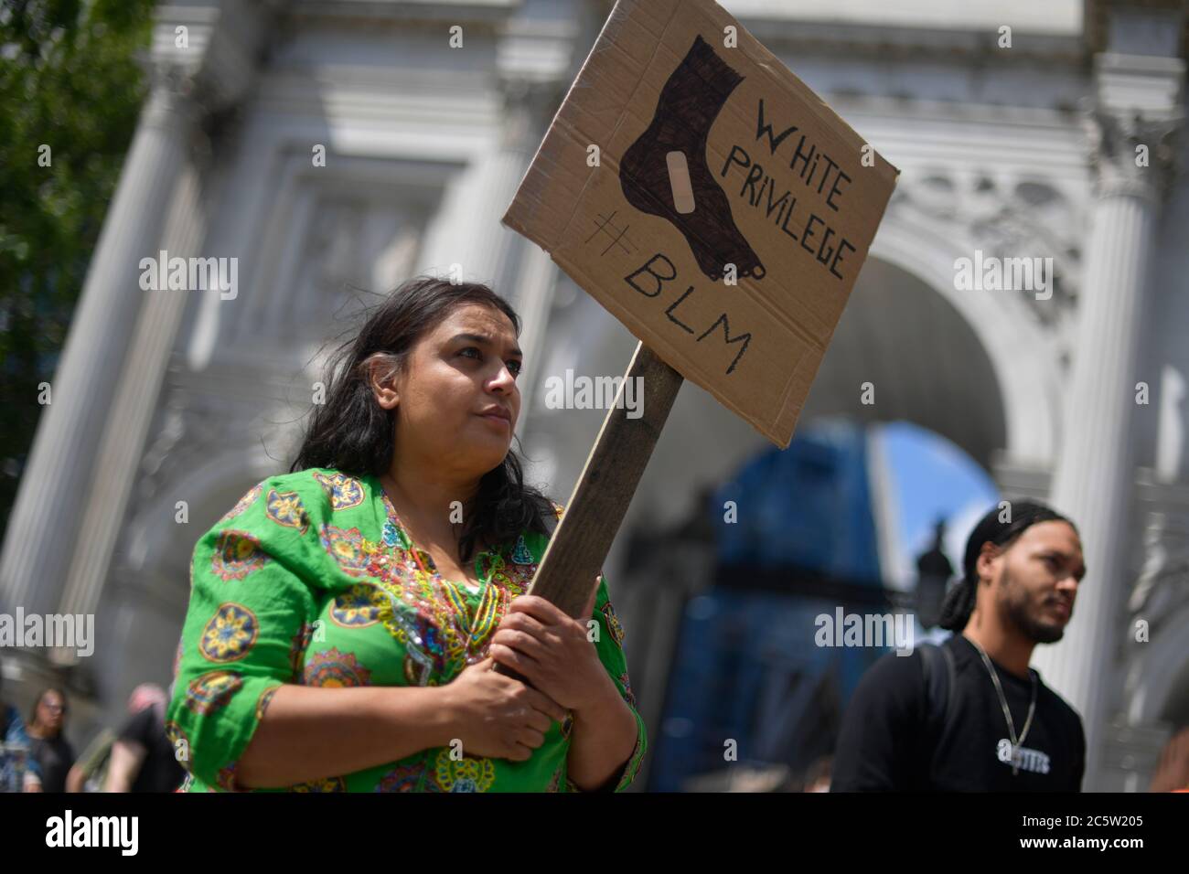 Menschen an einem All Black Lives UK Protest am Marble Arch, London, ausgelöst durch den Tod von George Floyd, der am 25. Mai getötet wurde, während in Polizeigewahrsam in der US-Stadt Minneapolis. Stockfoto