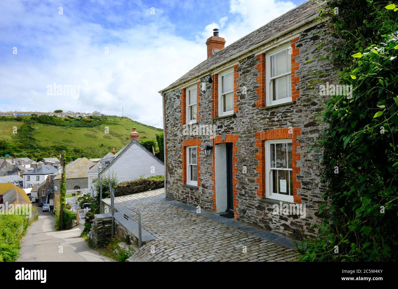 Ferienhaus in Port Isaac, Cornwall, Großbritannien. Dieses Gebäude wird auch als Doc Martins Heim/Chirurgie in der beliebten TV-Serie - John Gollop verwendet Stockfoto