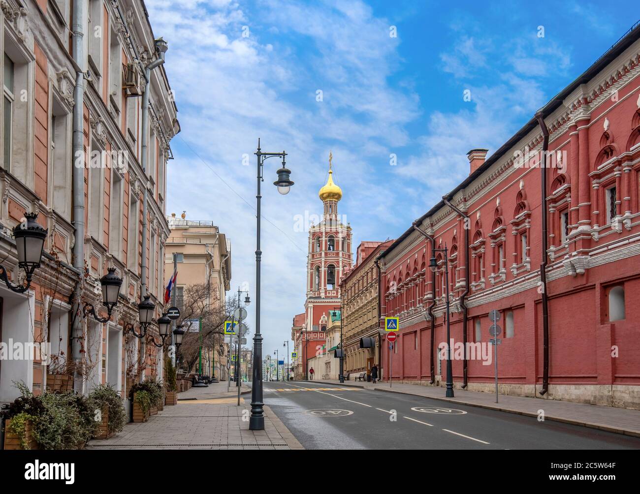MOSKAU, RUSSLAND. Vysokopetrowski Kloster. Wysoko-Petrowski Kloster und die Kathedrale zu Ehren Bogoljubski der Ikone der Mutter Gottes Stockfoto