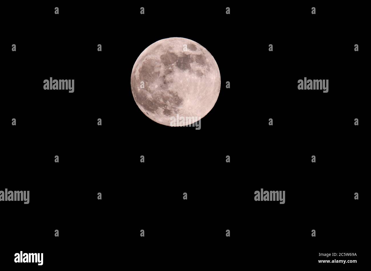 Mond Nahaufnahme zeigt die Details der Mondoberfläche. Stockfoto