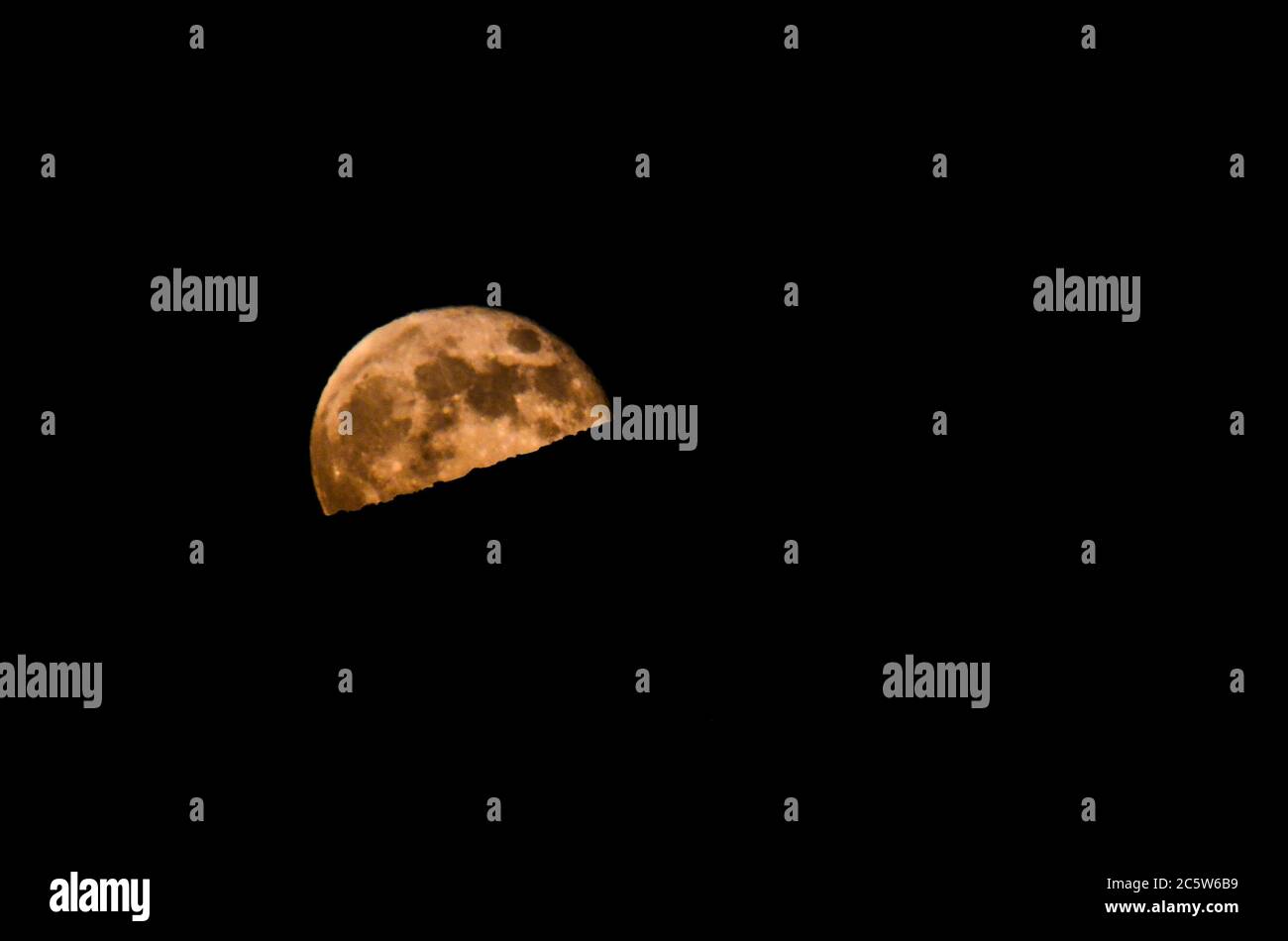 Mond Nahaufnahme zeigt die Details der Mondoberfläche. Stockfoto
