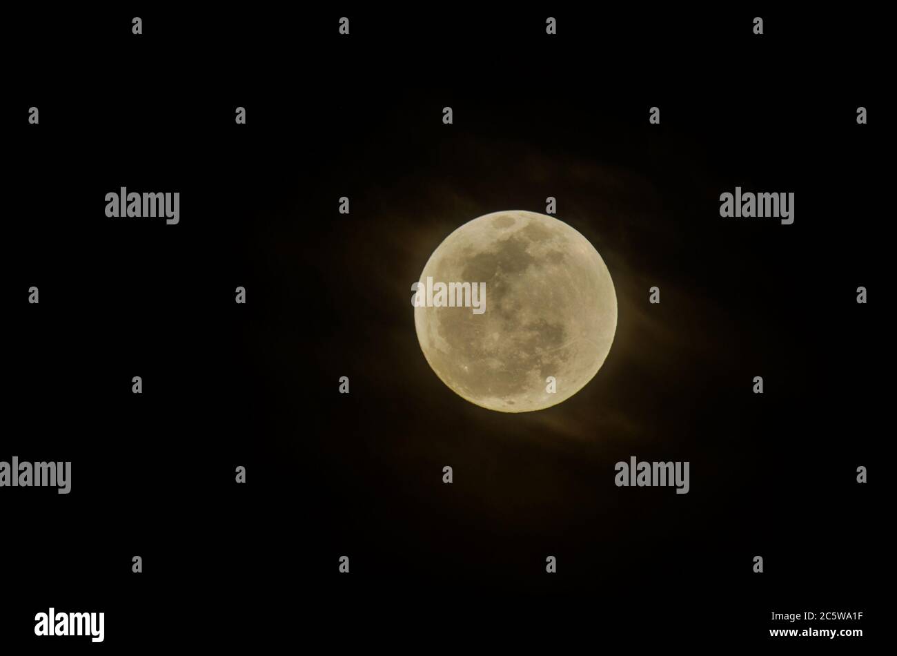 Mond Nahaufnahme zeigt die Details der Mondoberfläche. Stockfoto