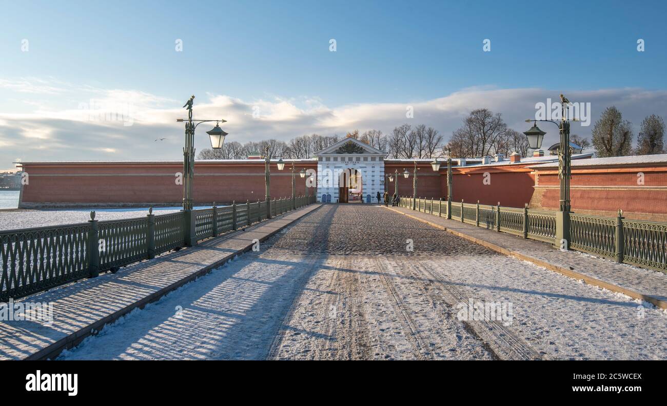 Peter und Paul Festung in Sankt Petersburg, Russland. Die Festung wurde im 18. Jahrhundert erbaut und ist heute eine der Hauptattraktionen Stockfoto