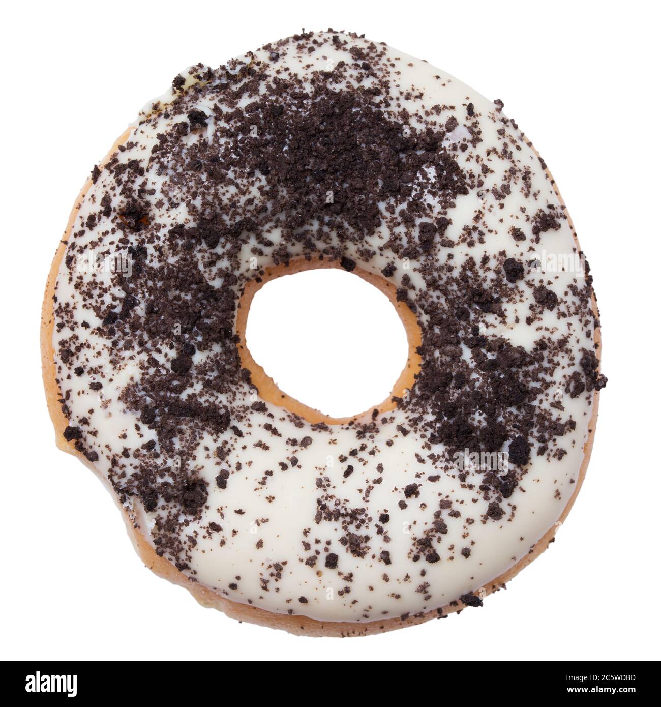 Frisch gebackenen leckeren Donut mit weißem Glasur und Schokolade Flocken isoliert auf weißem Hintergrund Stockfoto