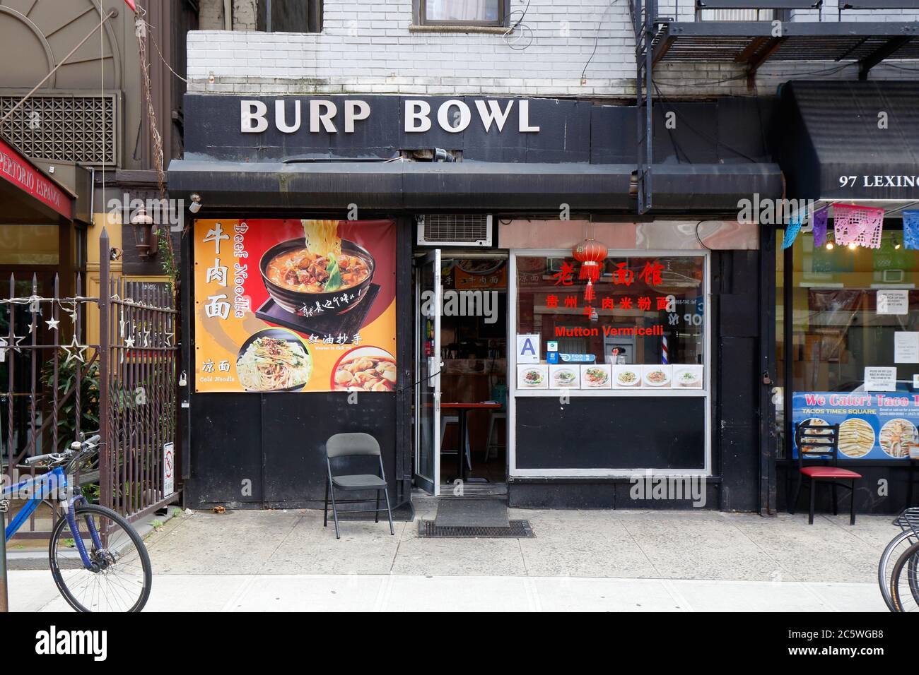 Burp Bowl Cafe, 134 East 27th St, New York, New York, NYC Storefront Foto eines chinesischen Nudelsuppen-Restaurants in Manhattans Stadtteil 紐約 Curry Hill Stockfoto