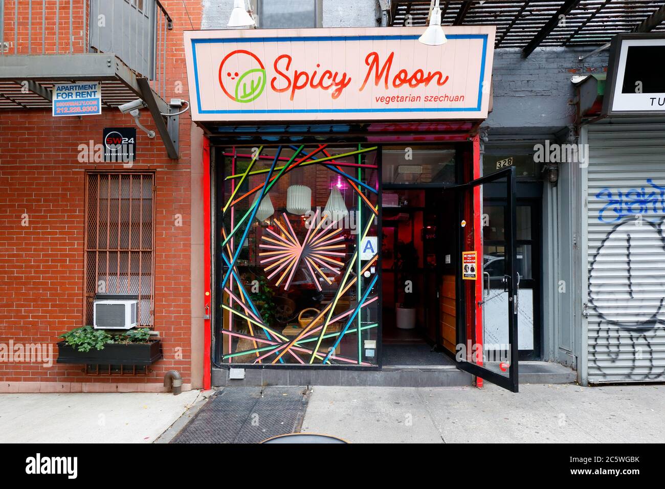 Spicy Moon Vegetarian Szechuan, 328 East 6. St, New York, NYC, Foto eines veganen chinesischen Restaurants im East Village Viertel. Stockfoto