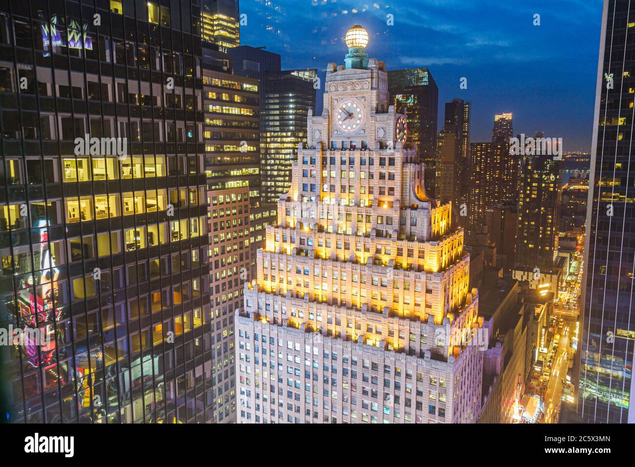 New York City, NYC NY Midtown, Manhattan, Times Square, Skyline, Wolkenkratzer, Paramount-Gebäude, Uhr, Treppenhaus, Art déco-Architektur, Rückschlag, pyramidenförmiger Turm Stockfoto