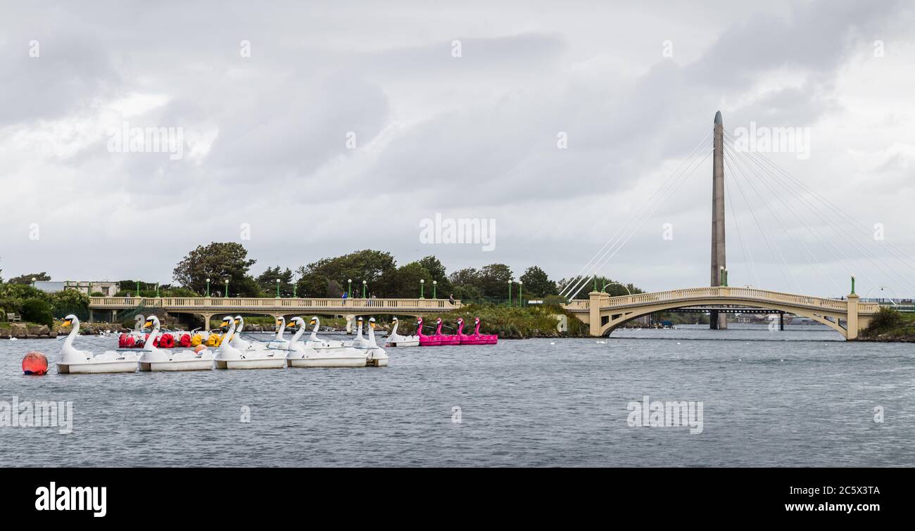 Die Tretboote standen in Southport Marina (England) während der Covid19 Schleuse im Sommer 2020 an. Stockfoto