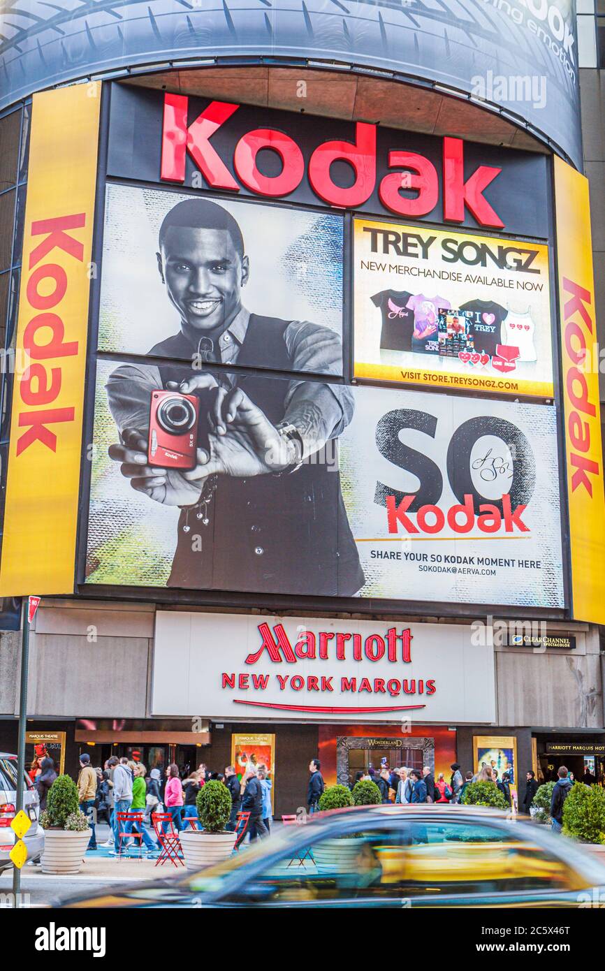 New York City,NY NYC Manhattan,Midtown,Times Square,Marriott Marquis,Hotel,Eingang,beleuchtetes Schild,Anzeige,Werbung,Kodak,globales Unternehmen,Kamera,digital Stockfoto