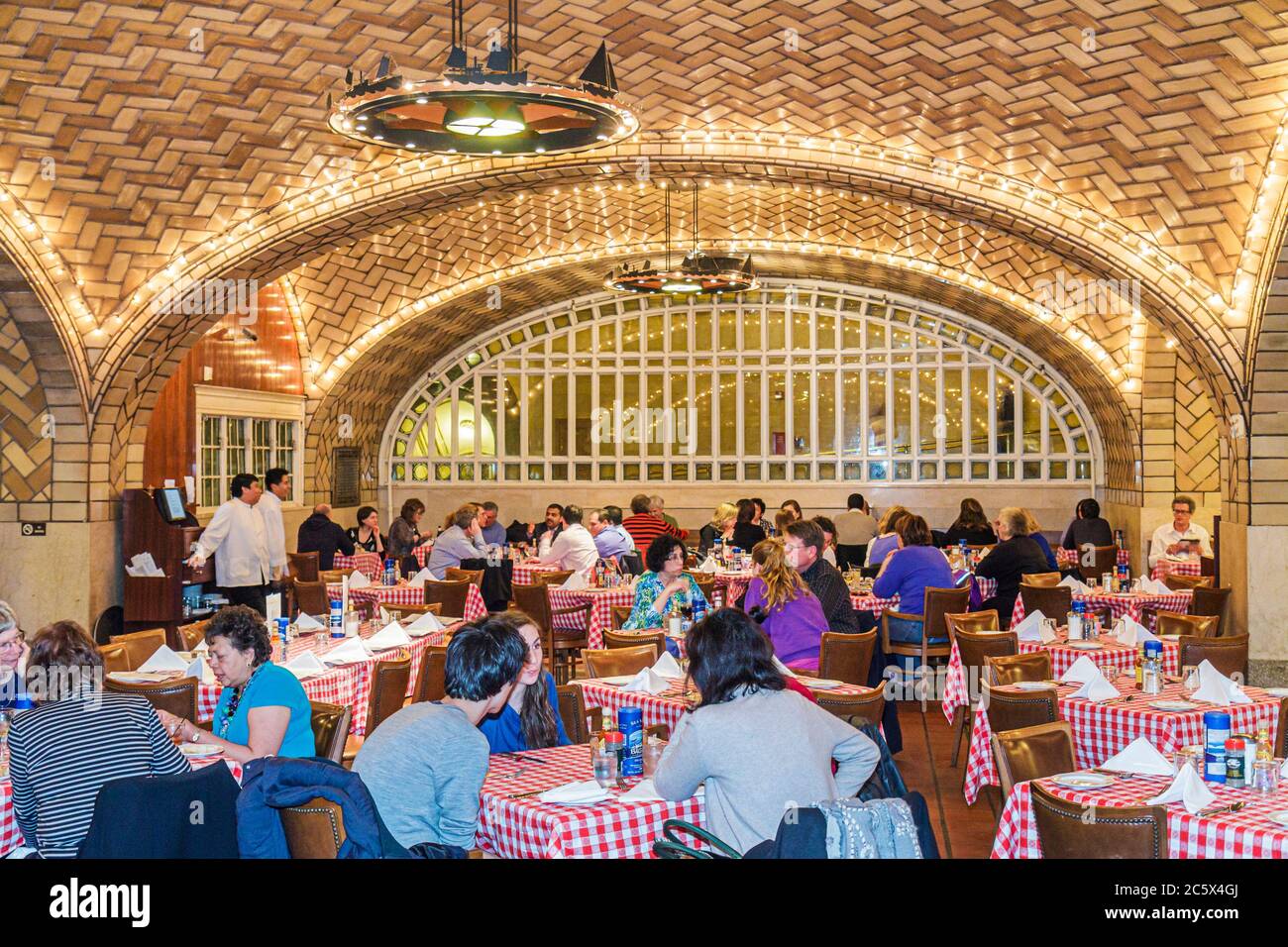 New York City, NY NYC Manhattan, Midtown, 42nd Street, Grand Central Station, Zugterminal, Grand Central Oyster Bar, Fisch und Meeresfrüchte, Restaurant Restaurants, Essen d Stockfoto