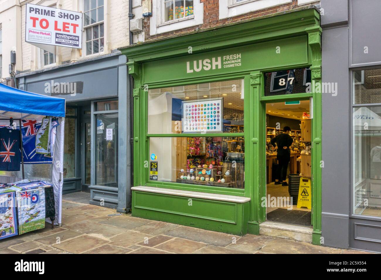 Eine Niederlassung von Lush Verkauf handgemachter Kosmetik in East Street, Chichester. Stockfoto