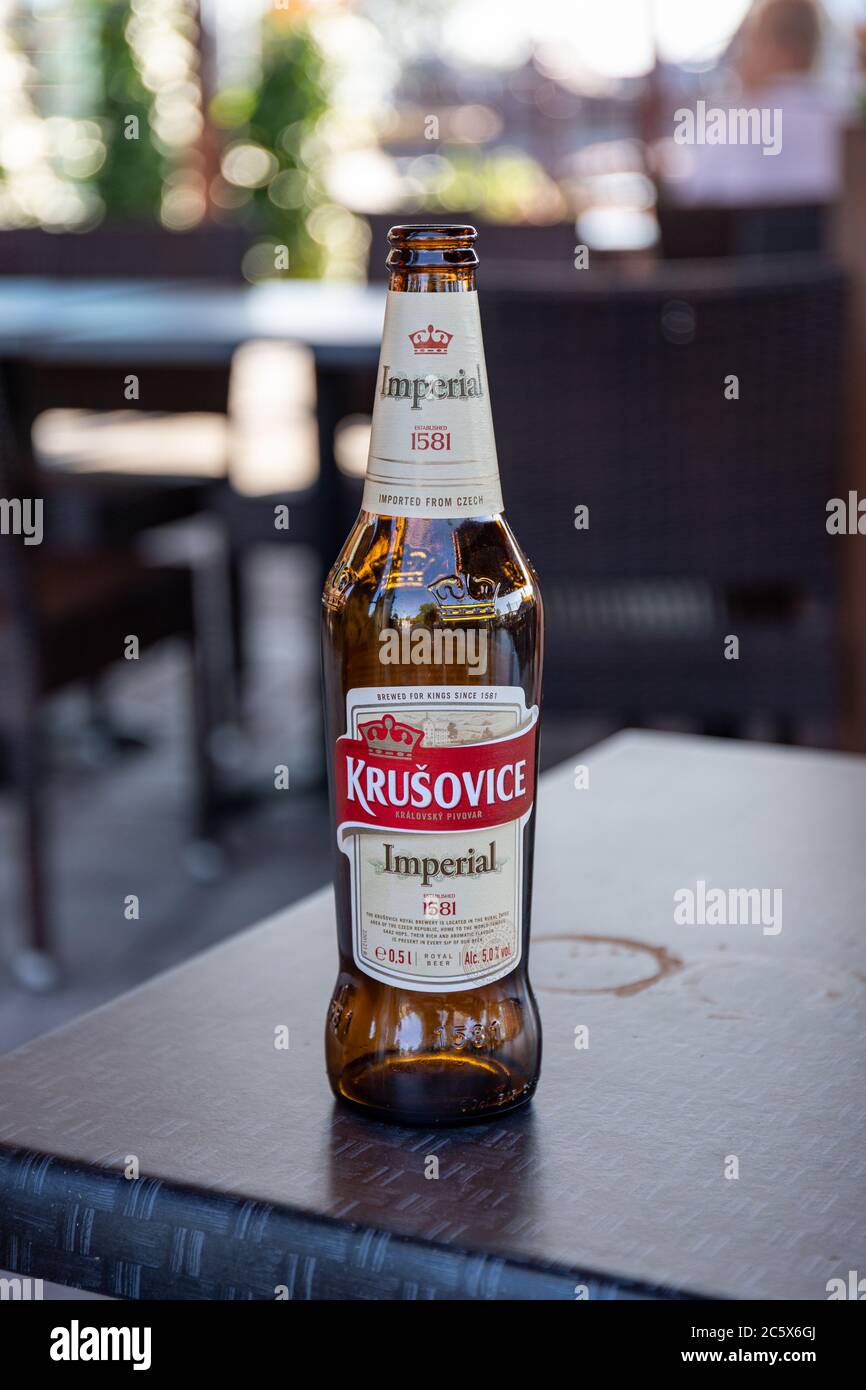 Leere Flasche Krušovice Imperial pils Bier Stockfoto