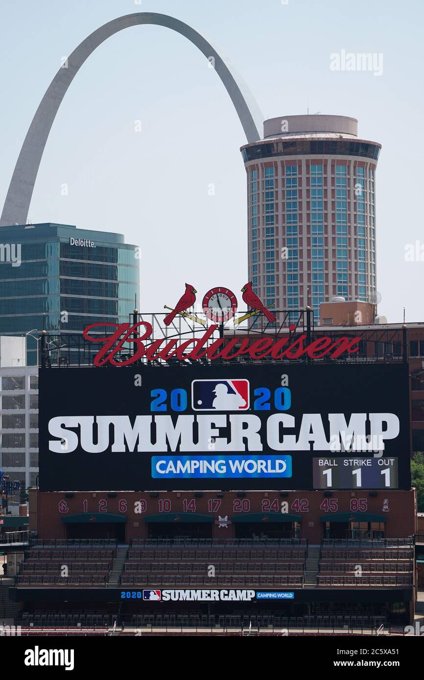 St. Louis, Usa. Juli 2020. Die Anzeigetafel im Busch-Stadion zeigt das Sommercamp an, wie das Team am Sonntag, 5. Juli 2020 in St. Louis praktiziert. Major League Teams sind gerade erst in ihre Saison 2020 nach der COVID-19 Pandemie verursacht Monate von Verzögerungen. Foto von Bill Greenblatt/UPI Kredit: UPI/Alamy Live News Stockfoto