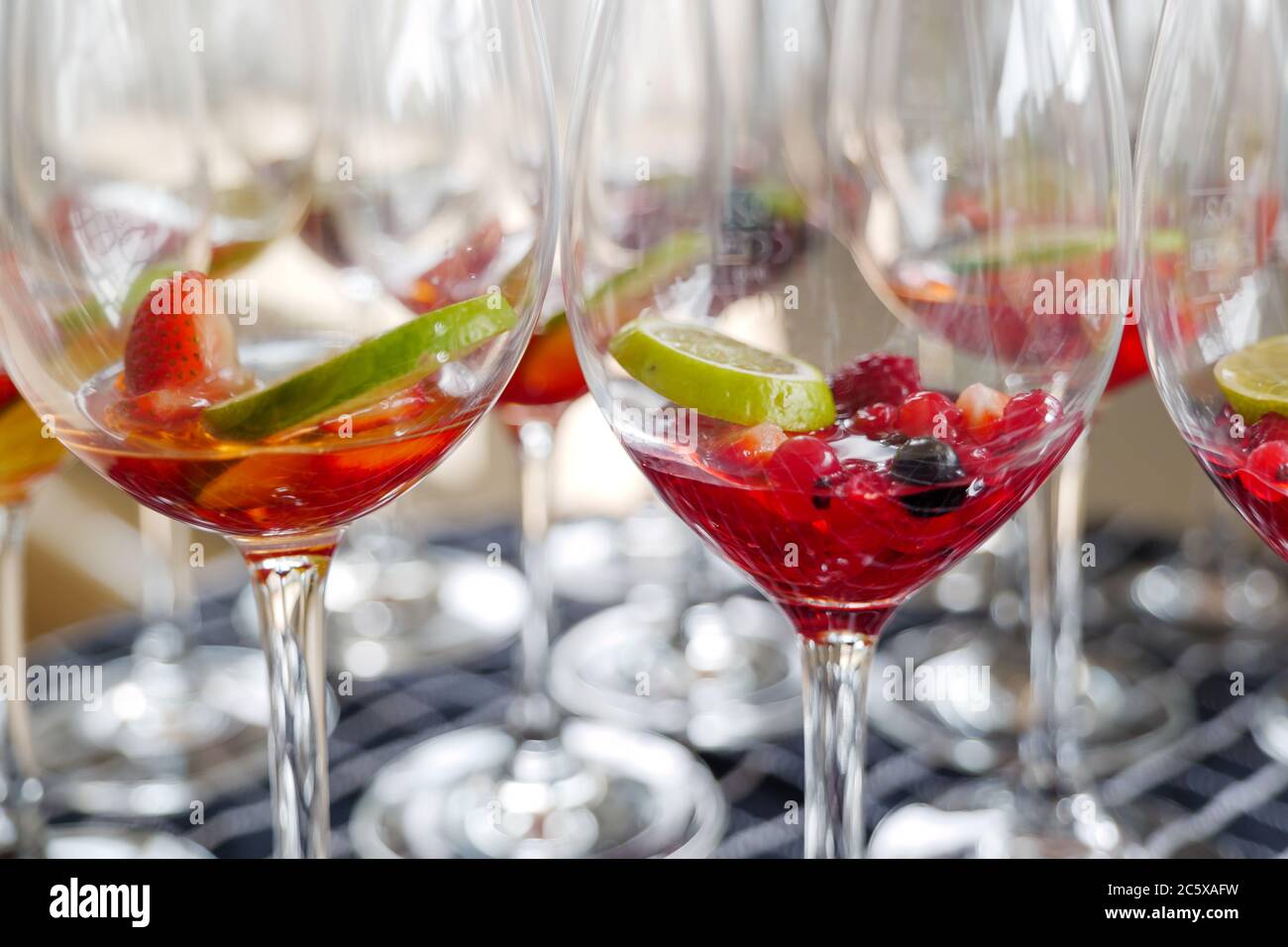 Alkohol, alkoholisch, Hintergrund, bar, Beeren, Beere, Getränk, Brombeere, Heidelbeere, nahaufnahme, Cocktail, kalt, Getränk, exotisch, Aromen, frisch, gefroren, Stockfoto