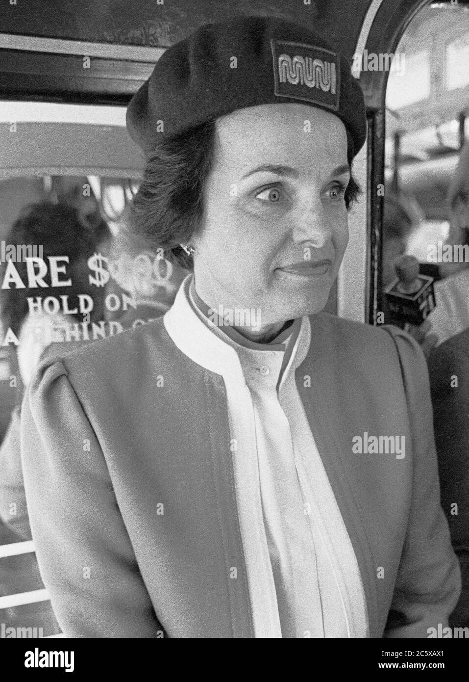 Bürgermeister Dianne Feinstein in der Seilbahn von San Francisco benifit 29. Oktober 1980 Stockfoto