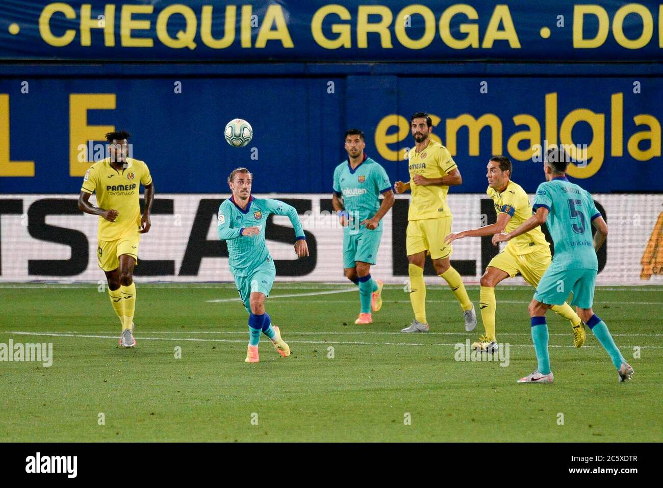 FUSSBALL - VILLARREAL VS BARCELONA Griezmann, Albiol, Bruno Soriano in Aktion während der spanischen Liga, La Liga, Fußballspiel zwischen Villarreal und Barcelona am 5. juli 2020 im Ceramica Stadion in Valencia, Spanien. Foto: Xisco Navarro Quelle: CORDON PRESS/Alamy Live News Stockfoto