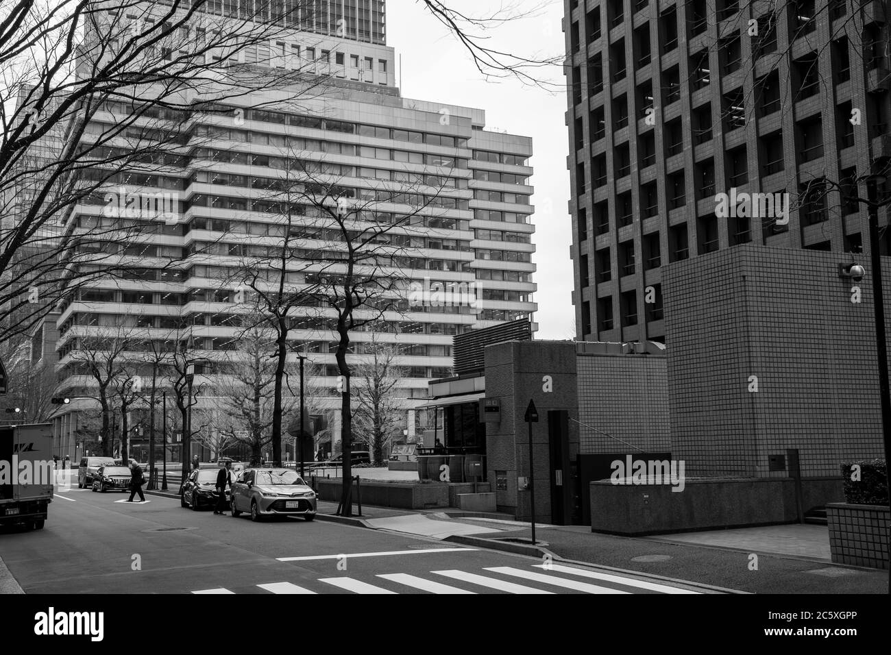 Marunouchi moderne Gebäude und Straße. S/W-Foto. Tokio, Japan Stockfoto
