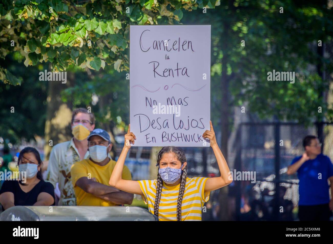 USA. Juli 2020. Mieter und Wohnungsaktivisten versammelten sich am 5. Juli 2020 im Maria Hernandez Park zu einer Kundgebung und marschierten in den Straßen von Bushwick und forderten die Stadtverwaltung auf, die Miete sofort zu stornieren, da die finanzielle Situation für viele New Yorker gleich bleibt, um Geld und arbeitslos zu sein. (Foto von Erik McGregor/Sipa USA) Quelle: SIPA USA/Alamy Live News Stockfoto