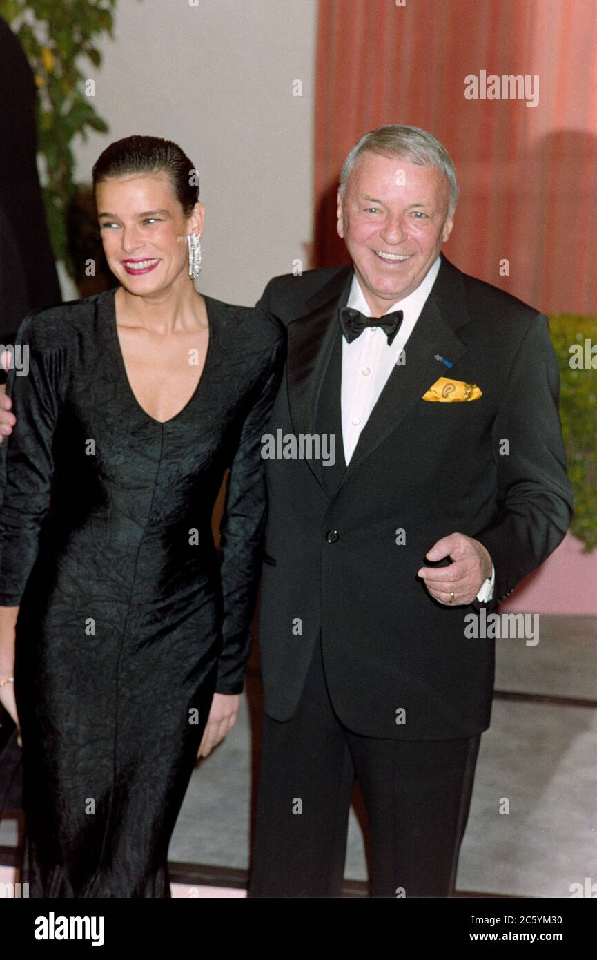 ARCHIV: LOS ANGELES, CA: ca. 1990: Frank Sinatra & Prinzessin Stephanie von Monaco. Datei Foto © Paul Smith/Featureflash Stockfoto