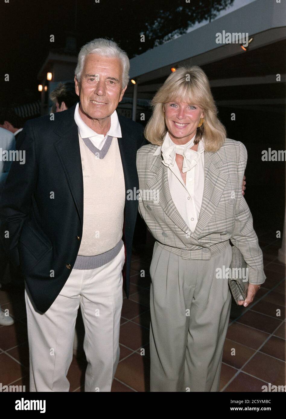 ARCHIV: MONACO: JUNI 1988: Linda Evans & John Forsythe beim Celebrity Tennis Turnier in Monaco. Datei Foto © Paul Smith/Featureflash Stockfoto