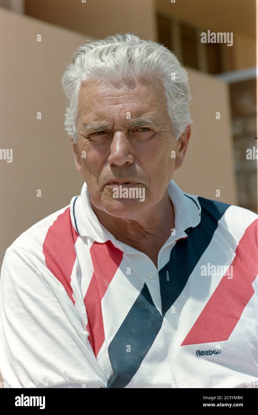 ARCHIV: MONACO: JUNI 1988: John Forsythe beim Celebrity Tennis Turnier in Monaco. Datei Foto © Paul Smith/Featureflash Stockfoto