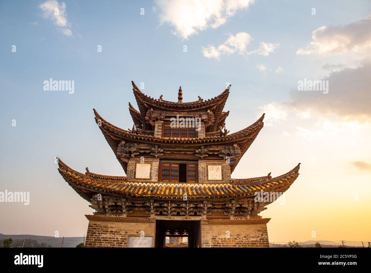 Shuanglong Brücke, auch als Doppel-Drachenbrücke bekannt, eine alte Brücke in Yunnan, Provinz, China. Stockfoto