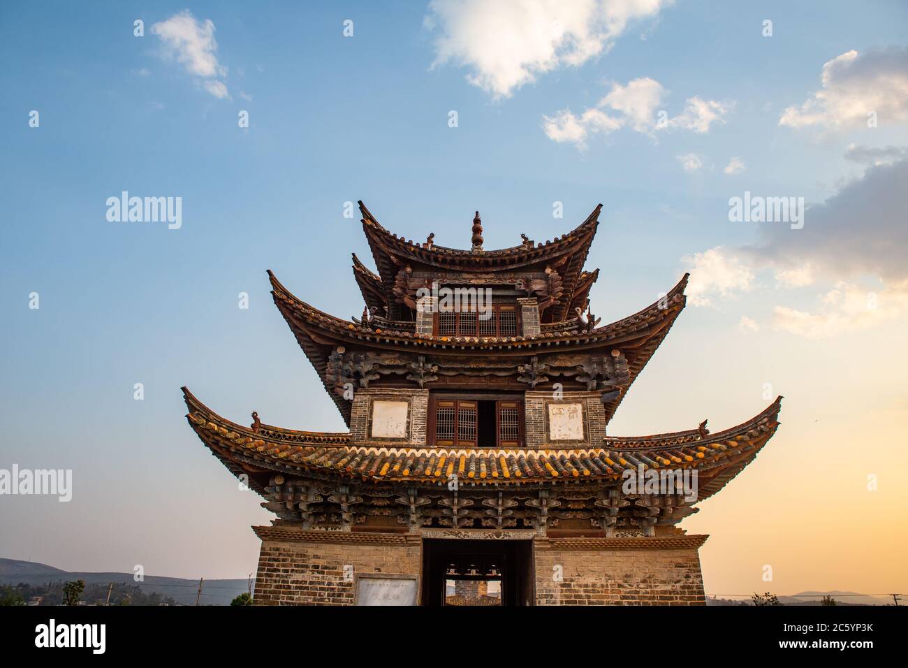 Shuanglong Brücke, auch als Doppel-Drachenbrücke bekannt, eine alte Brücke in Yunnan, Provinz, China. Stockfoto