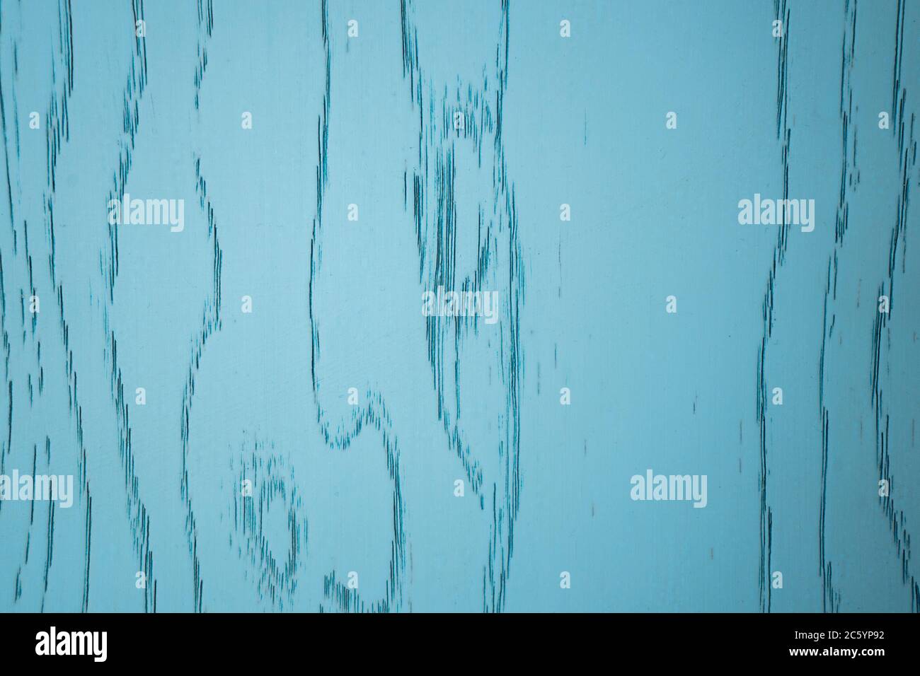 Blau bemalter Holzhintergrund. Gestreifter Baum mit Fasern. Textur Tapete Stockfoto