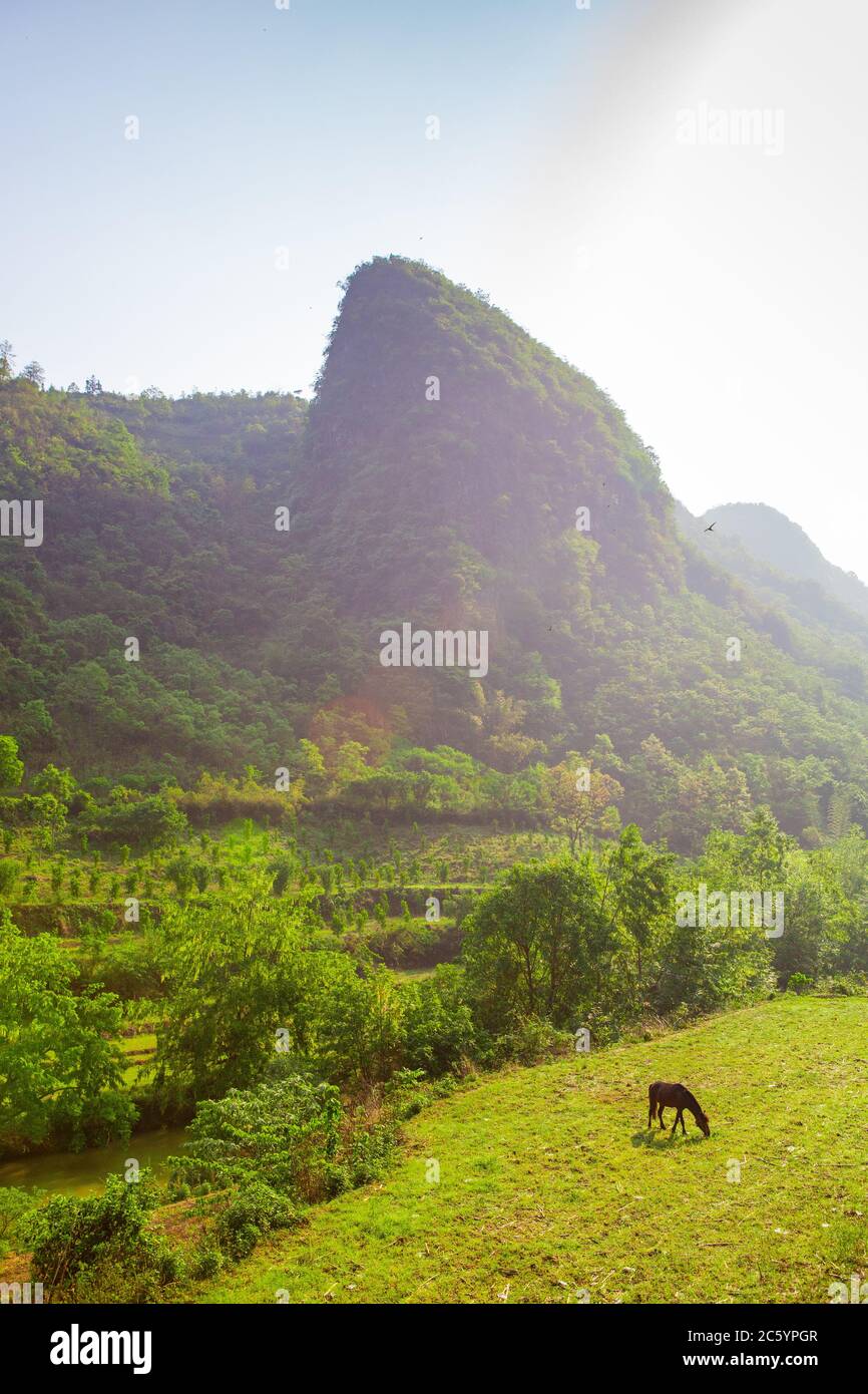 Bamei Dorf, ein verstecktes Dorf in den Bergen in der Provinz Yunnan, China. Stockfoto