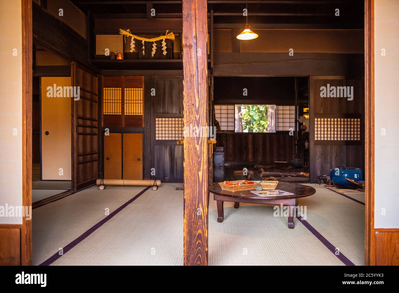 Blick auf traditionelle japanische Häuser im Palast des Edo Tokyo Museums Stockfoto